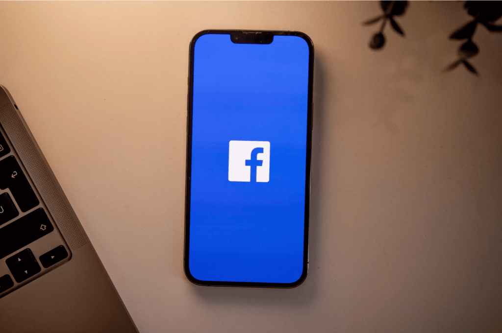 Facebook发的消息如何删除?