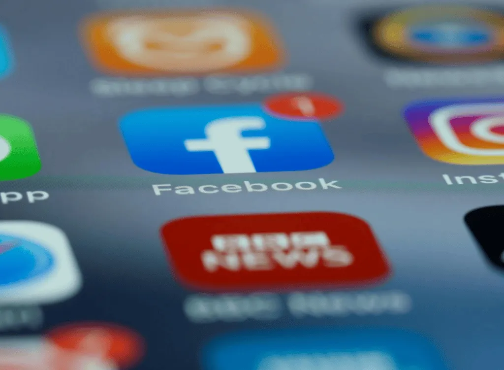 如何使用 Facebook 群发工具提升社交媒体营销效率?