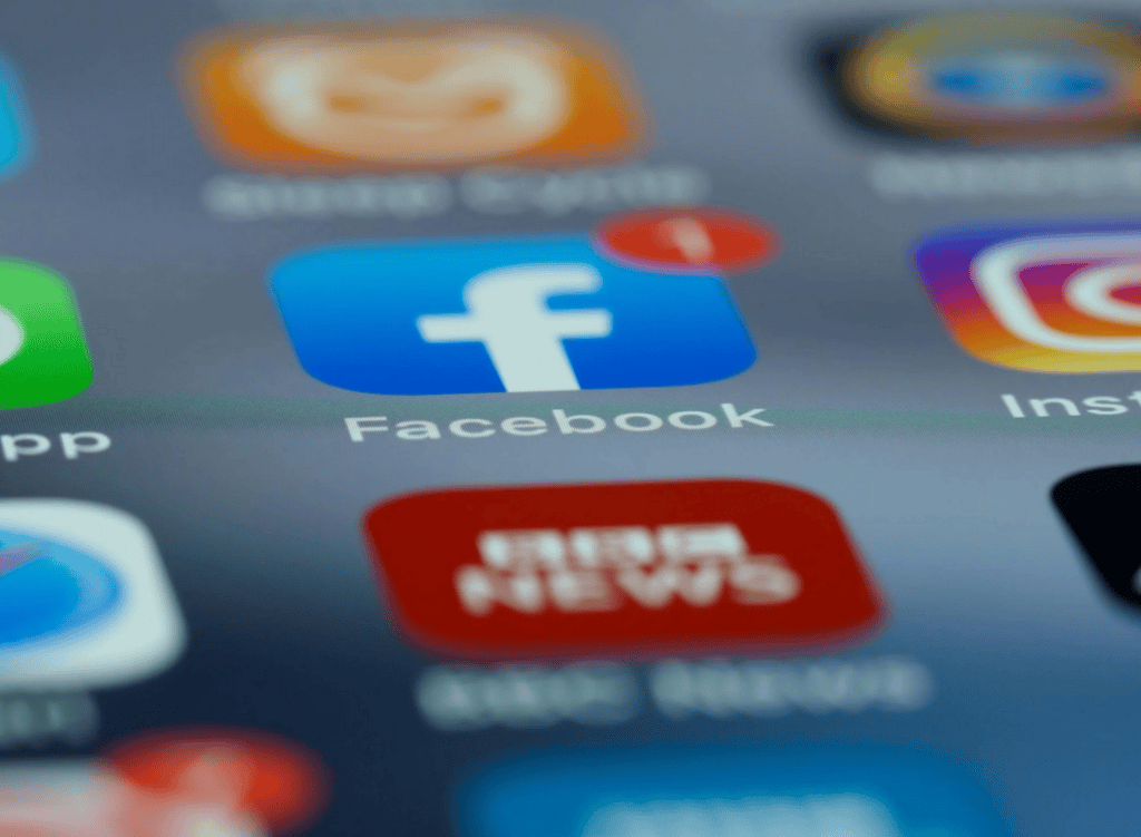 如何使用 Facebook 群发工具提升社交媒体营销效率?